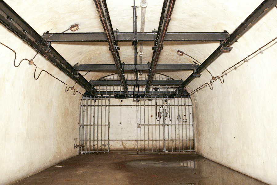 Ligne Maginot - Ouvrage d'artillerie de BREHAIN - Bloc 5
L'une des alvéoles d'un magasin à munition M2 d'un des blocs d'artillerie