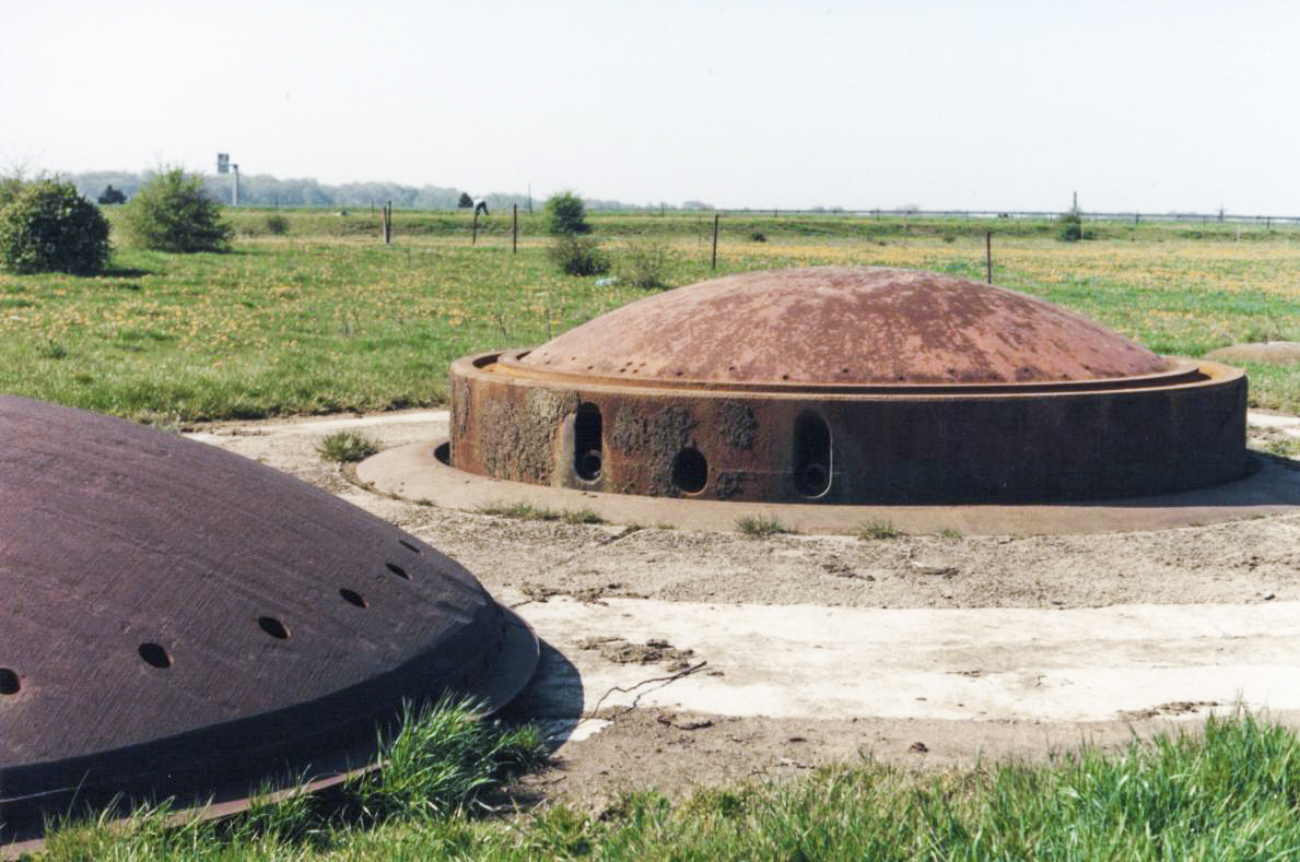 Ligne Maginot - BREHAIN - A6 - (Ouvrage d'artillerie) - Bloc 6
Cuirasse démontée sur tourelle de 75 - sebach