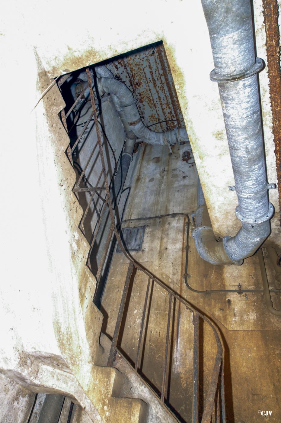 Ligne Maginot - BREHAIN - A6 - (Ouvrage d'artillerie) - Bloc 3
L'escalier - Lia VERMEULEN