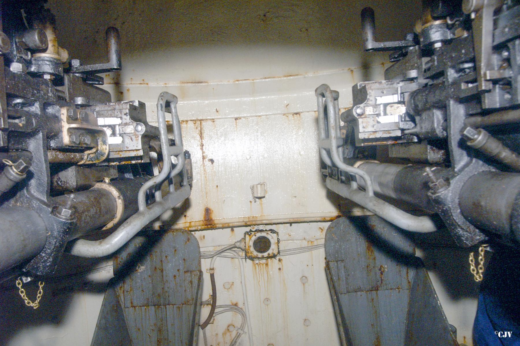 Ligne Maginot - BREHAIN - A6 - (Ouvrage d'artillerie) - Bloc 4
Tourelle de canons obusiers de 75 mle 33 - Lia VERMEULEN