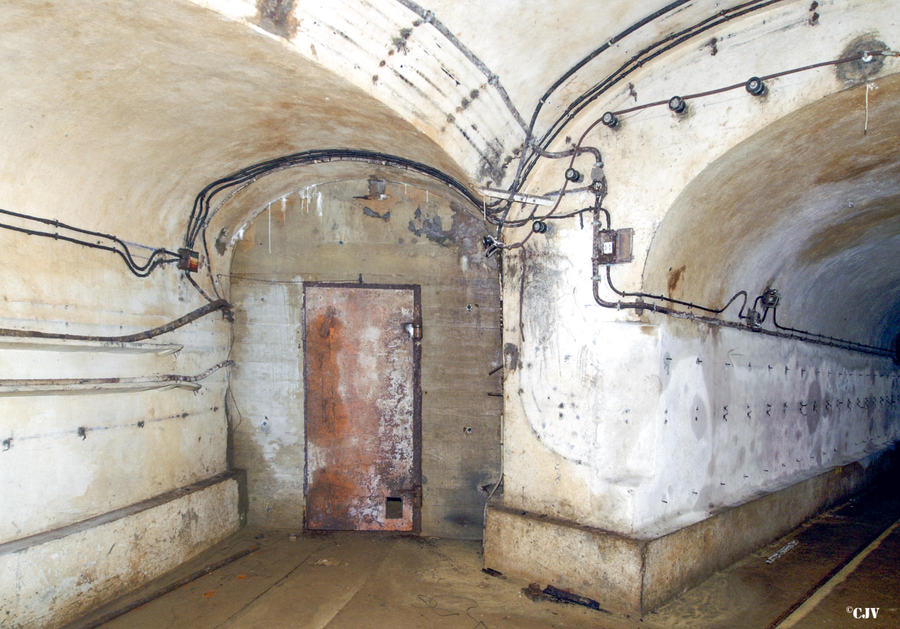 Ligne Maginot - BREHAIN - A6 - (Ouvrage d'artillerie) - Bloc 5
Le couloir vers le bloc a été muré - Lia VERMEULEN