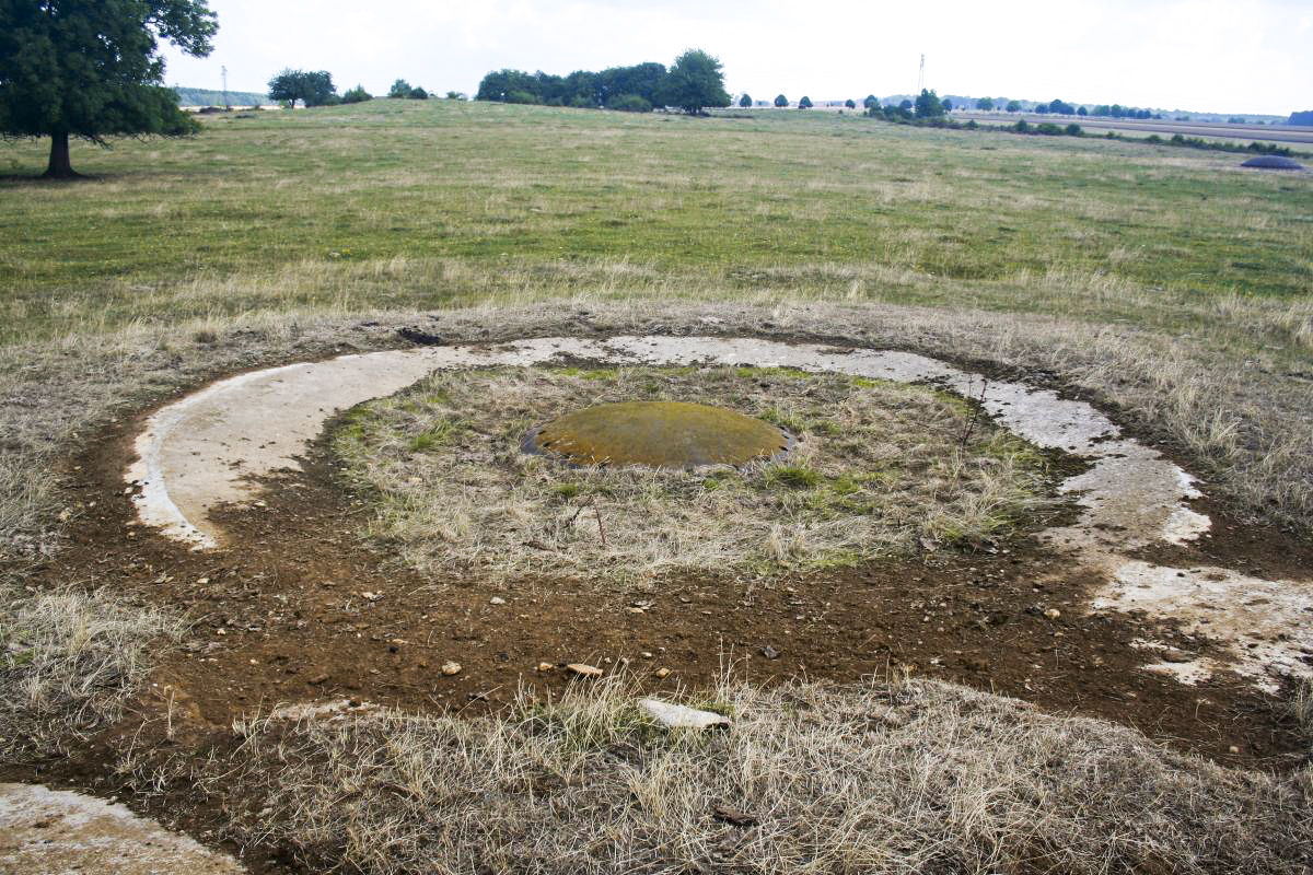 Ligne Maginot - BREHAIN - A6 - (Ouvrage d'artillerie) - Bloc 7 
La tourelle de 81 presque recouverte ... - Michel Teiten