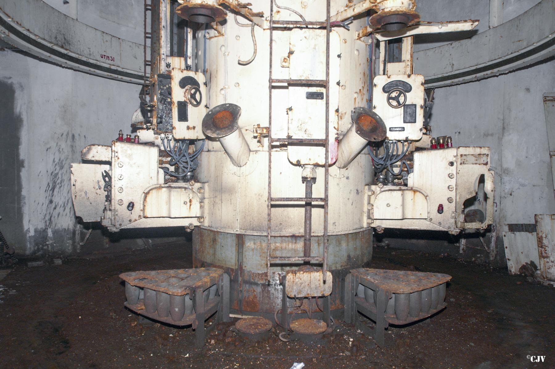 Ligne Maginot - BREHAIN - A6 - (Ouvrage d'artillerie) - Bloc 6
Tourelle de 75 mle 33 - Lia VERMEULEN