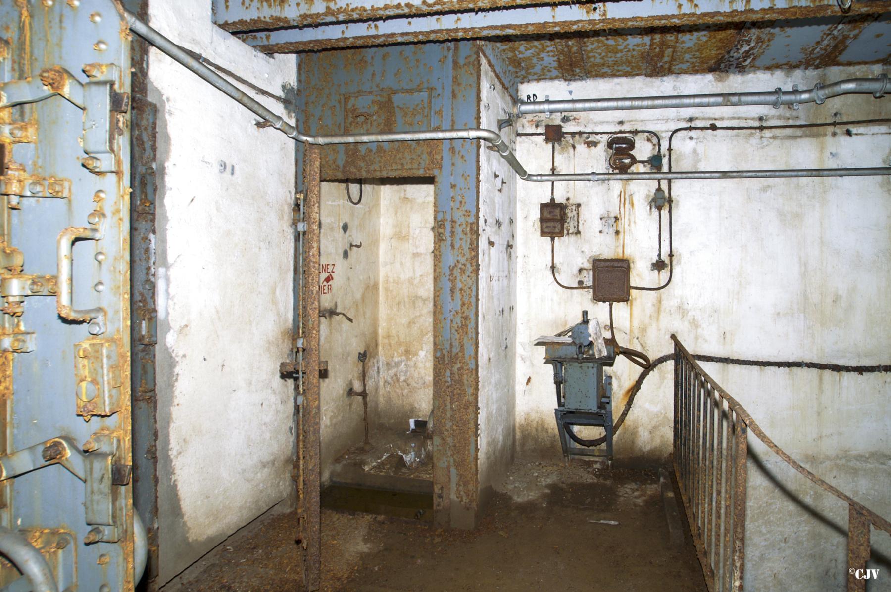 Ligne Maginot - BREHAIN - A6 - (Ouvrage d'artillerie) - Bloc 8
Le haut de la cage d'escaliers - Lia VERMEULEN