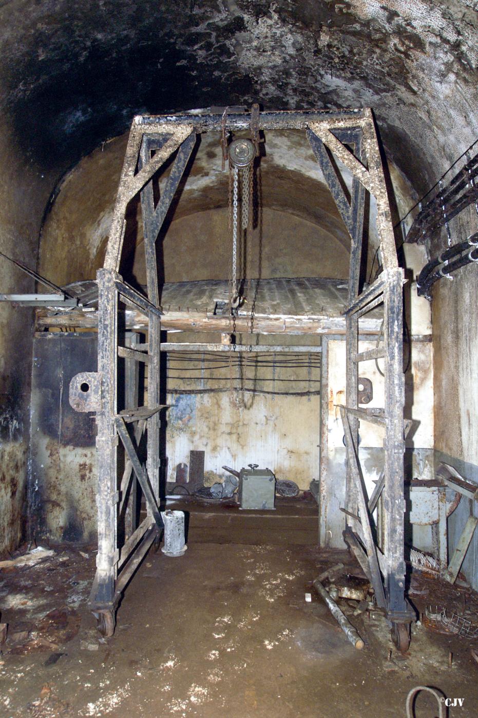 Ligne Maginot - BREHAIN - A6 - (Ouvrage d'artillerie) - L'atelier génie-artillerie - Lia VERMEULEN