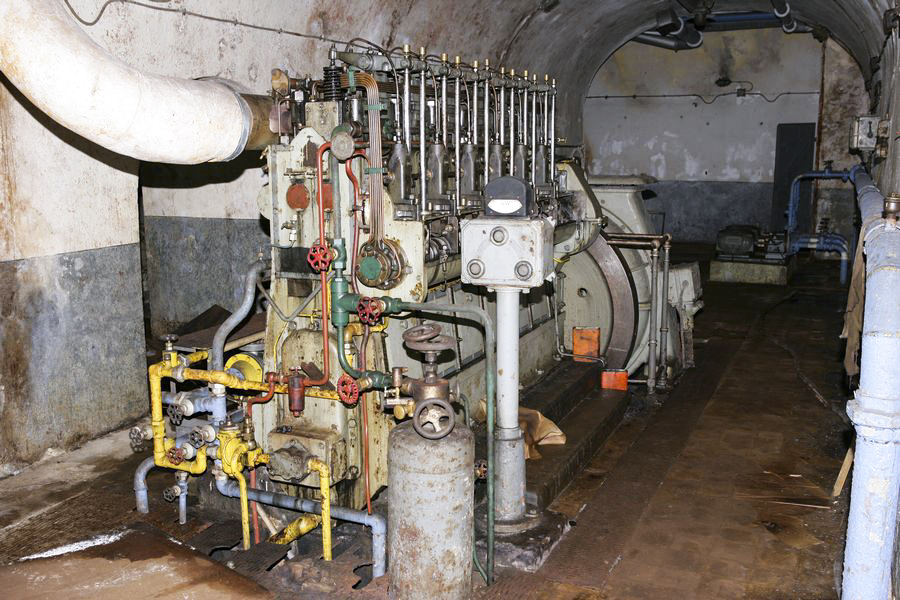 Ligne Maginot - BREHAIN - A6 - (Ouvrage d'artillerie) - L'usine électrique
L'un des 4 groupes électrogènes SGCM de 225 CV