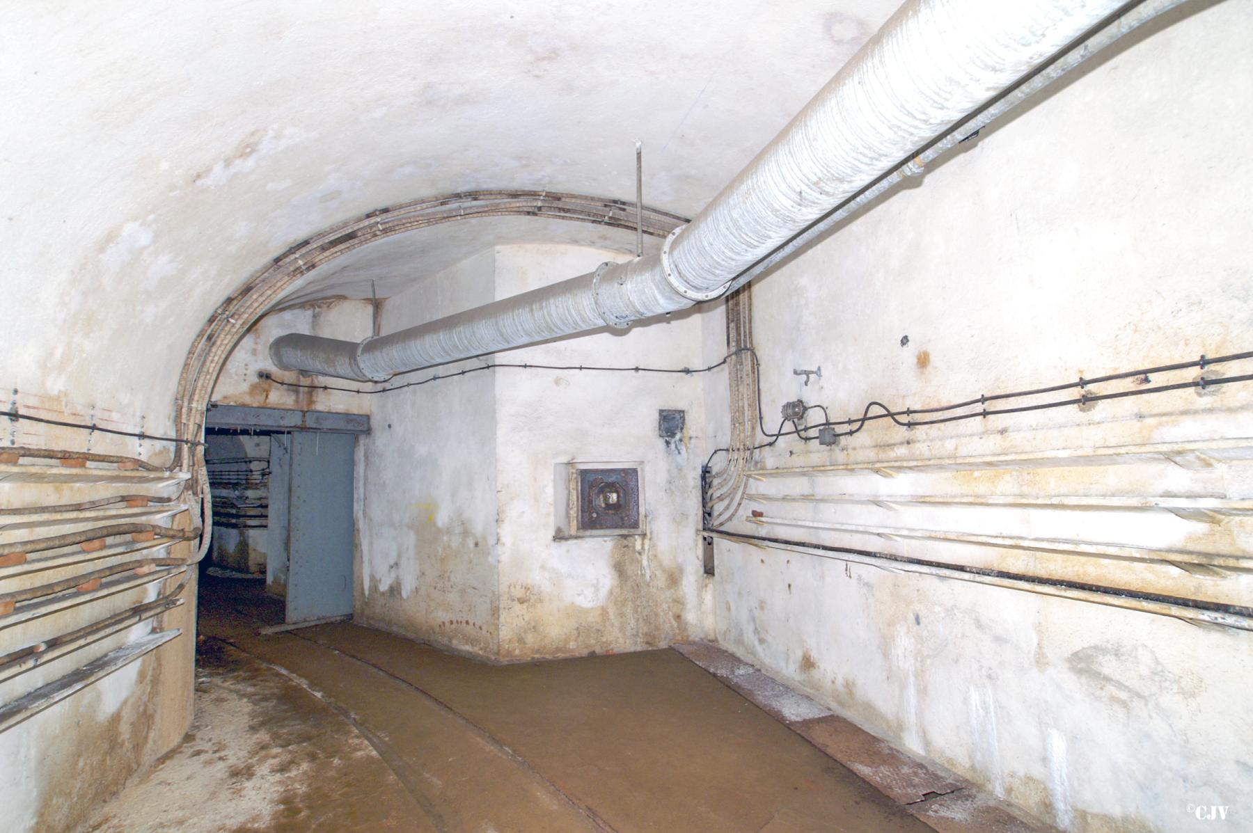 Ligne Maginot - BREHAIN - A6 - (Ouvrage d'artillerie) - Défense de la galerie vers l'entrée des hommes - Lia VERMEULEN
