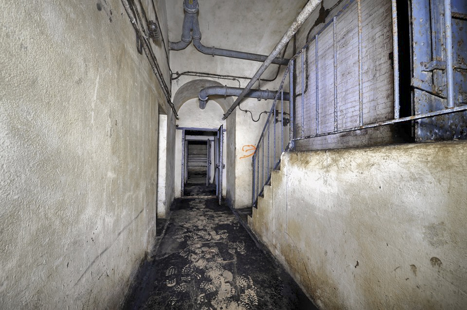Ligne Maginot - BREHAIN - A6 - (Ouvrage d'artillerie) - Caserne
Accès aux latrines de la troupe - GOERGEN Claude