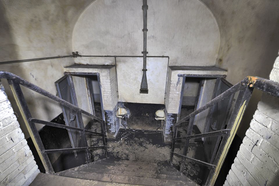 Ligne Maginot - BREHAIN - A6 - (Ouvrage d'artillerie) - Caserne
Latrines - GOERGEN Claude