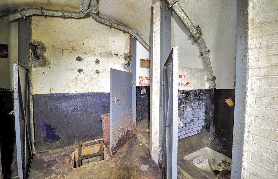 Ligne Maginot - BREHAIN - A6 - (Ouvrage d'artillerie) - Caserne
Latrines - GOERGEN Claude