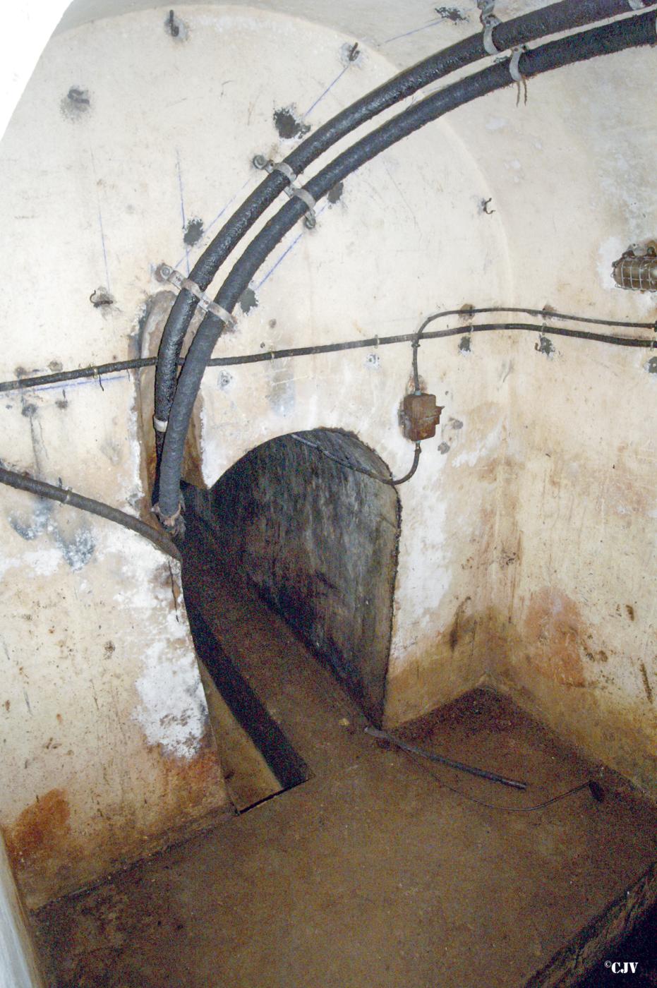 Ligne Maginot - BREHAIN - A6 - (Ouvrage d'artillerie) - Début de l'égout visitable - Lia VERMEULEN