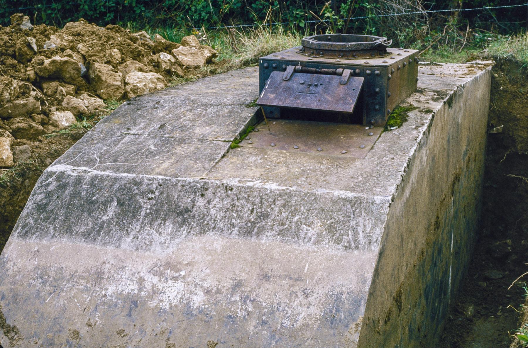 Ligne Maginot - CB317B - BROMMELSBERG - (Observatoire d'infanterie) - Le blockhaus en 1979 lors de l'opération de récupération de la carcasse du char par Amifort - Michel Mansuy