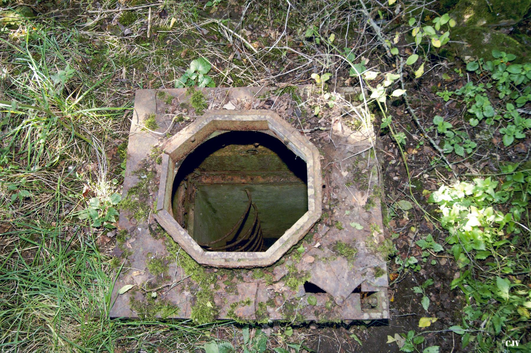 Ligne Maginot - LES QUARAILLES - (Observatoire d'artillerie) - Le poste d'observation
2005 - Lia VERMEULEN