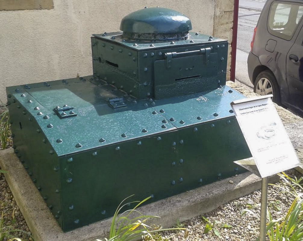 Ligne Maginot - MORFONTAINE - (Observatoire d'artillerie) - La tourelle récupérée par une association locale et exposée devant la bibliothèque de Villers la Montagne - RICHON Christian