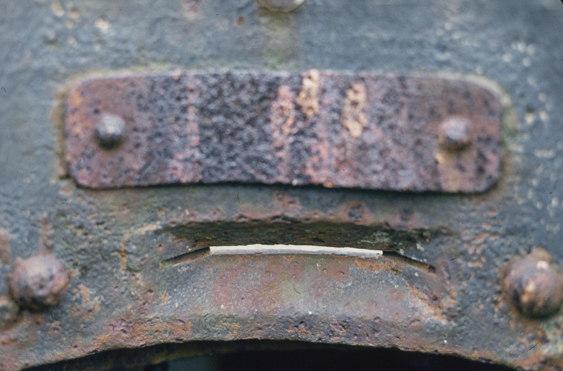 Ligne Maginot - NONNENWALD 4 - (Blockhaus pour arme infanterie) - Fente  d'observation, vue coté intérieur de la tourelle - Michel Mansuy