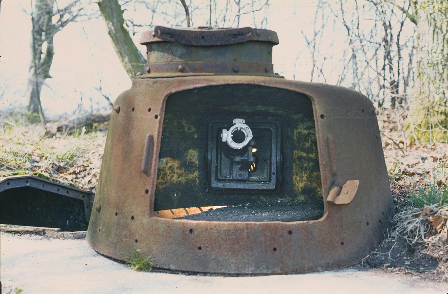 Ligne Maginot - MITTELSWALD 5 - (Blockhaus pour arme infanterie) - La tourelle est encore sur place - MANSUY Michel