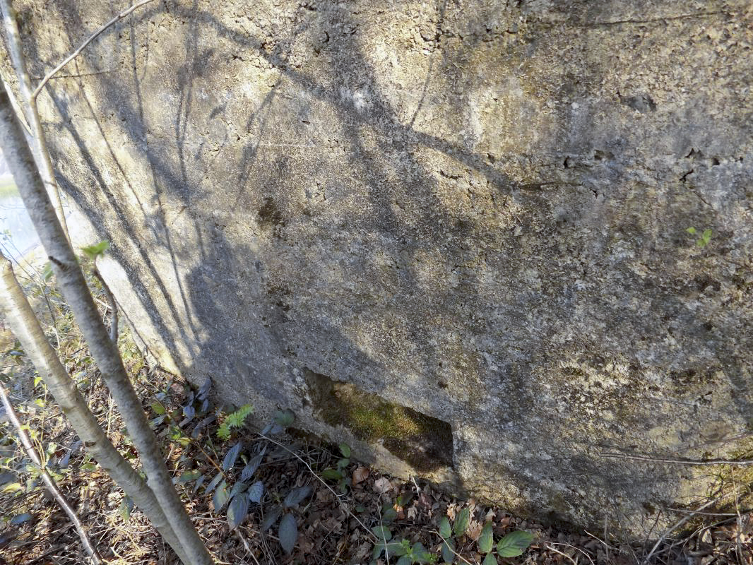 Ligne Maginot - BA89 - MOULIN LACAILLE - (Blockhaus pour canon) - Face l'arrière gauche, créneau Obs/FM - R Tucker