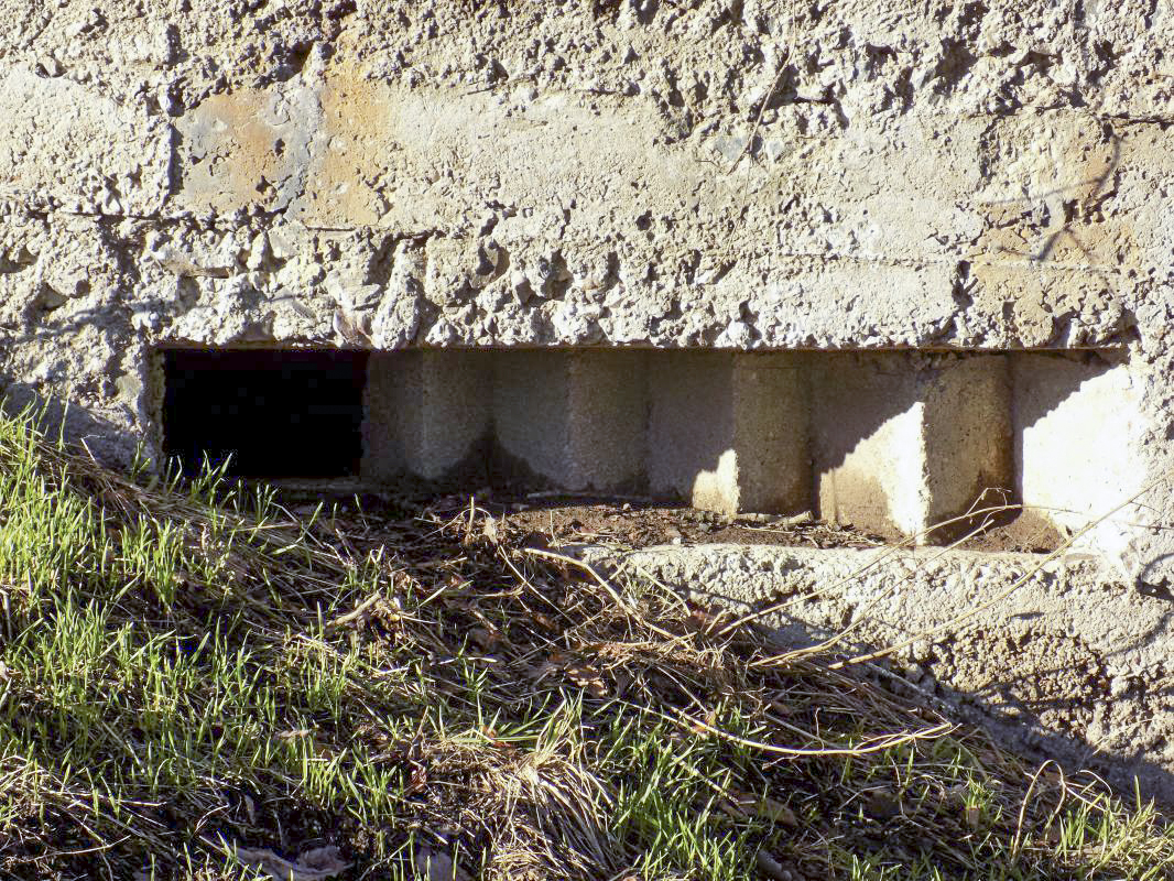 Ligne Maginot - BA94 - LE COUVENT - (Blockhaus pour canon) - Face droite, créneau FM - R Tucker