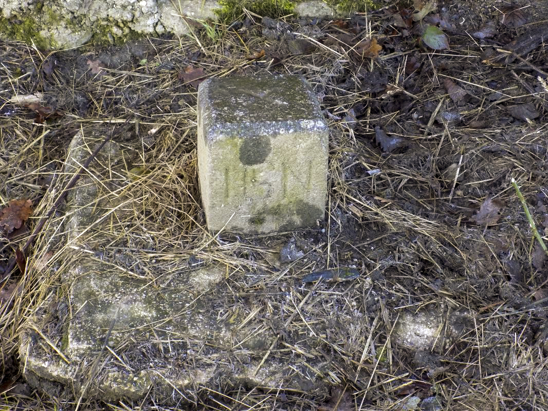 Ligne Maginot - BA94 - LE COUVENT - (Blockhaus pour canon) - Une borne, face gauche - R Tucker