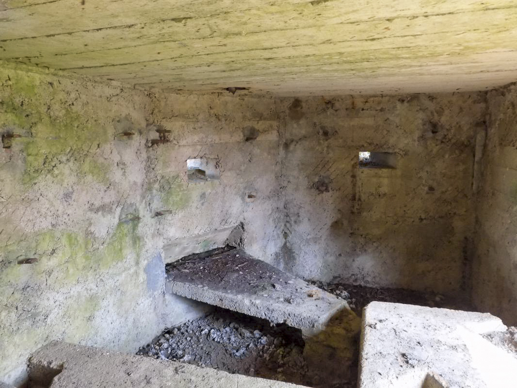 Ligne Maginot - BA95 - BOUT D'EN HAUT SUD - (Blockhaus pour canon) - Face frontale créneaux Hotchkiss et face droite créneau Obs/FM - R Tucker