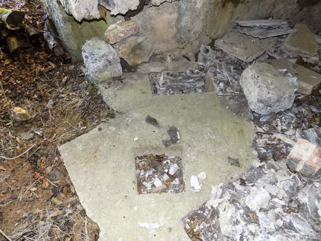 Ligne Maginot - BA103 - HIRAUMONT EST - (Blockhaus pour canon) - Pieds pour AC 25 mm ou 37 mm - R Tucker