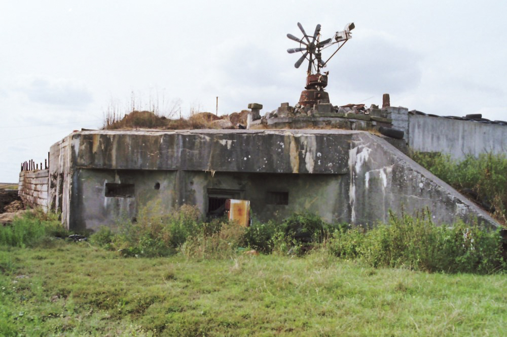 Ligne Maginot - MC16 - AC5B  - BIDING SUD - (Casemate d'artillerie) - Quelques 'curiosités' sur la dalle
En 1997 - Alain Perouffe