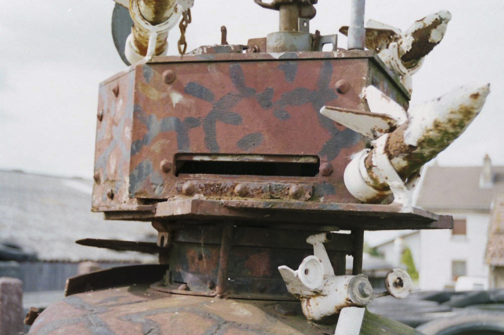 Ligne Maginot - MC16 - AC5B  - BIDING SUD - (Casemate d'artillerie) - Quelques 'curiosités' sur la dalle
En 1997 - Alain Perouffe