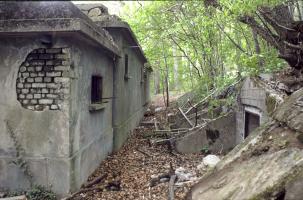 Ligne Maginot - GUERSTLING SUD - (Poste GRM - Maison Forte) - Arrière du poste
Alvéoles pour le stockage des mines et fusées