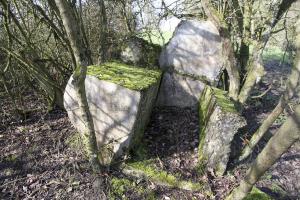 Ligne Maginot - MISTBERG 4 - (Observatoire d'infanterie) - Les restes de l'observatoire.
Bloc vertical à l'origine