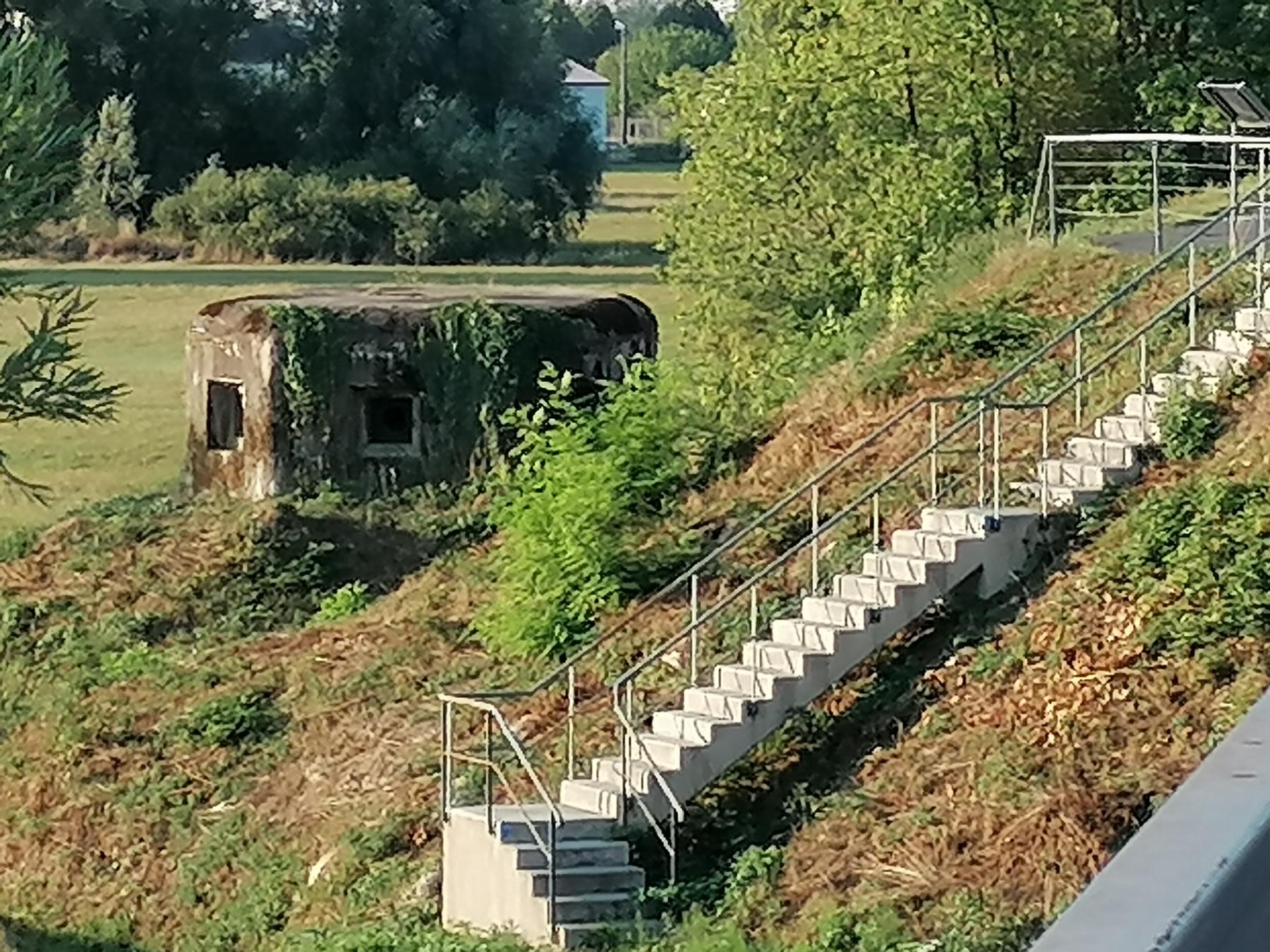 Ligne Maginot - SARRALBE BARRAGE SUD - (Blockhaus pour arme infanterie) - Vue avant du blockhaus de la rive du canal. - DISS D