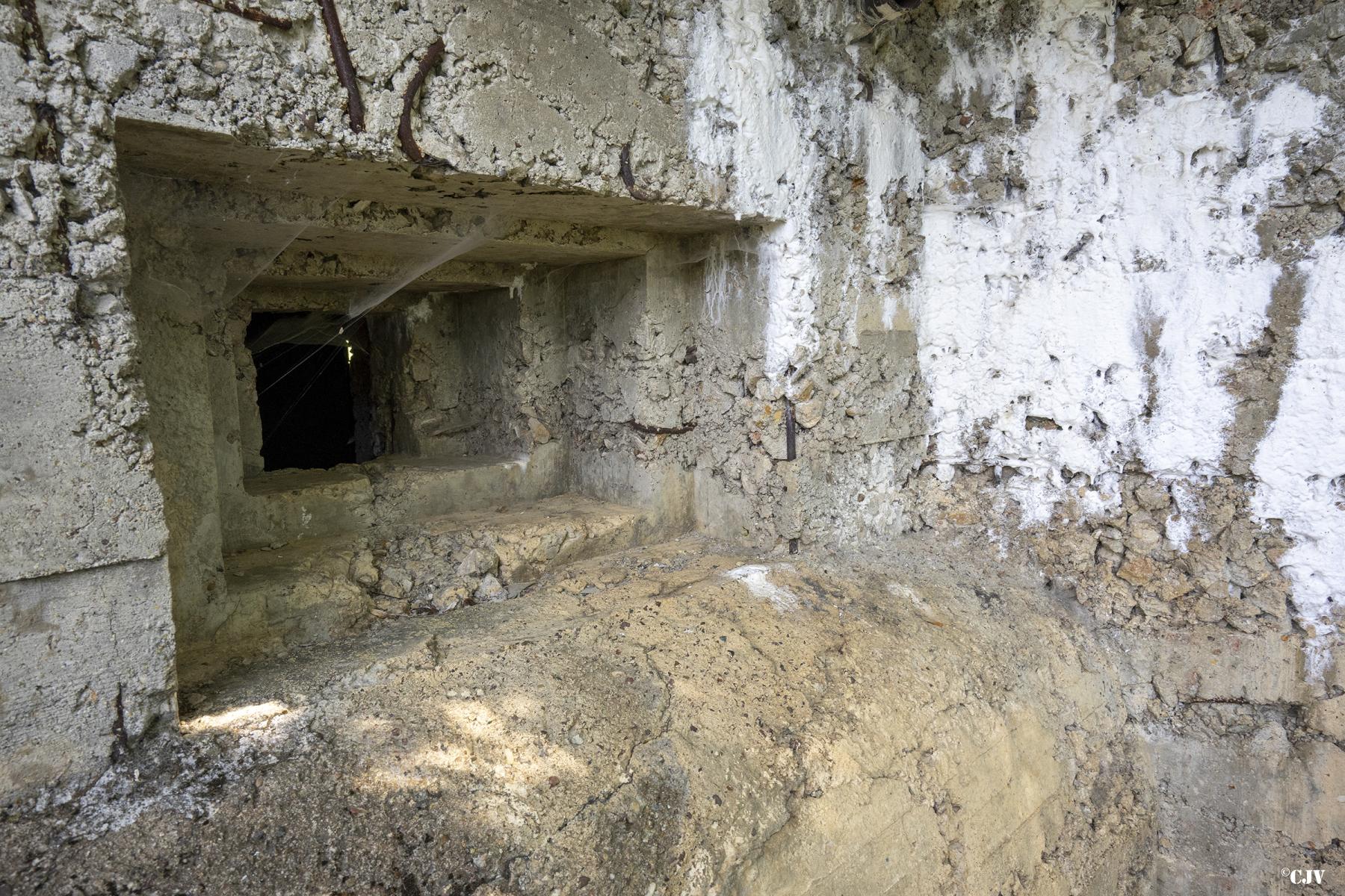 Ligne Maginot - C4 - LE BÉLIEU - (Blockhaus lourd type STG / STG-FCR - Double) - Créneau vers le sud - Lia VERMEULEN