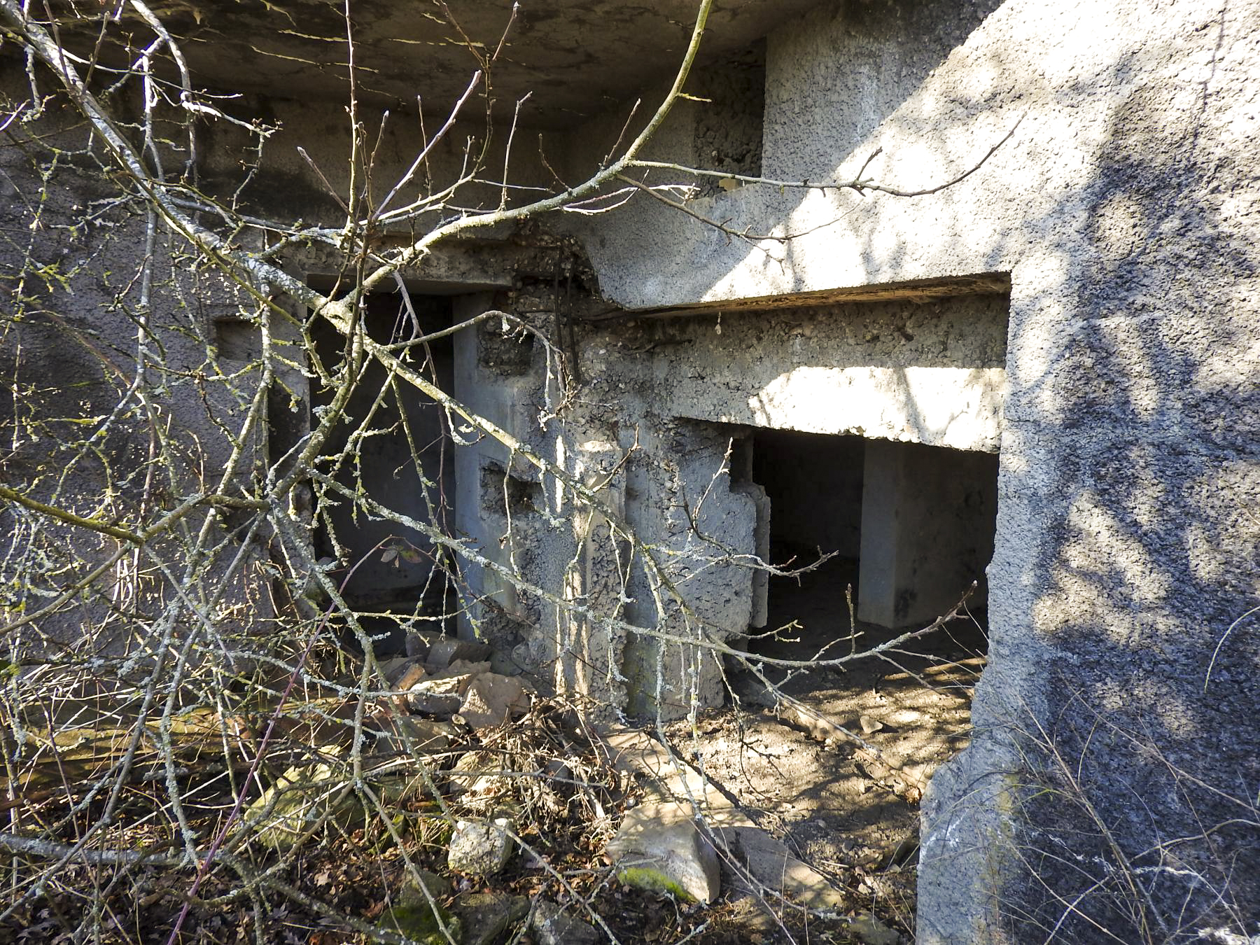 Ligne Maginot - MC13B - MC14 - (Casemate d'infanterie - double) - Les entrées du blockhaus - STENGER Mathieu