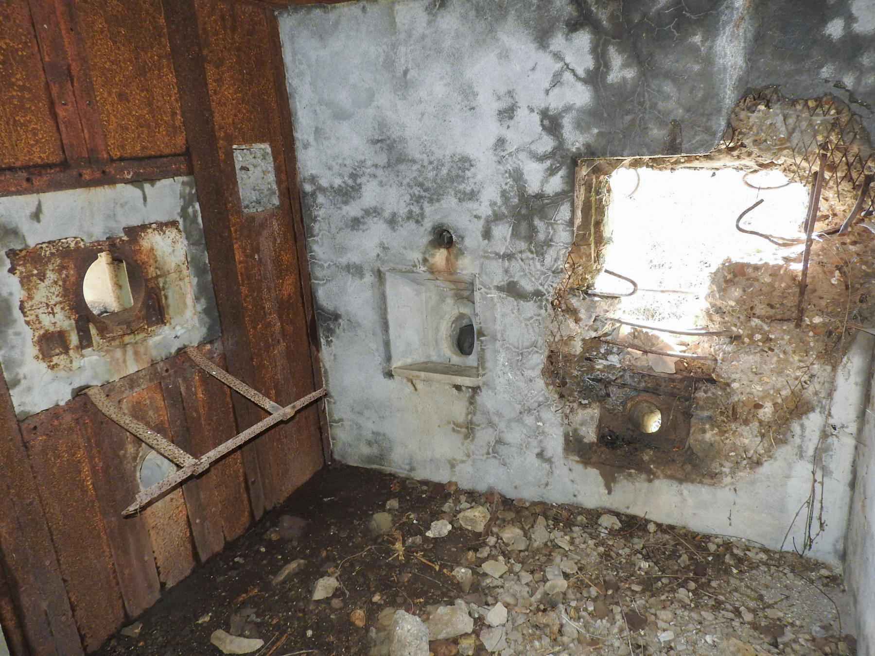 Ligne Maginot - MC13B - MC14 - (Casemate d'infanterie - double) - La chambre de tir mitrailleuse Est. - STENGER Mathieu