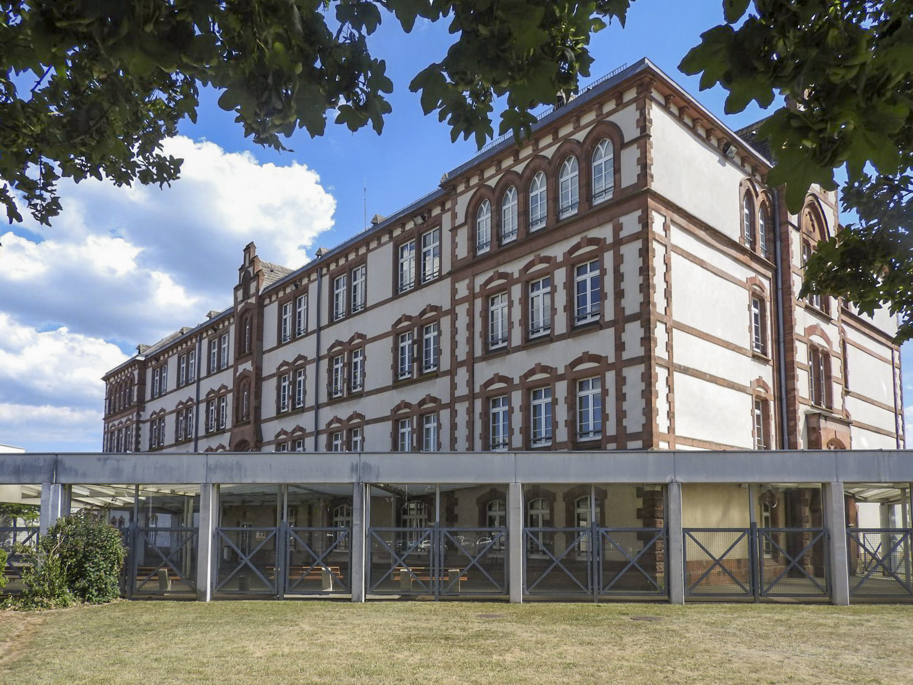 Ligne Maginot - QUARTIER AIME - (Camp de sureté) - Le casernement troupe devenu Lycée d'enseignement. - STENGER Mathieu