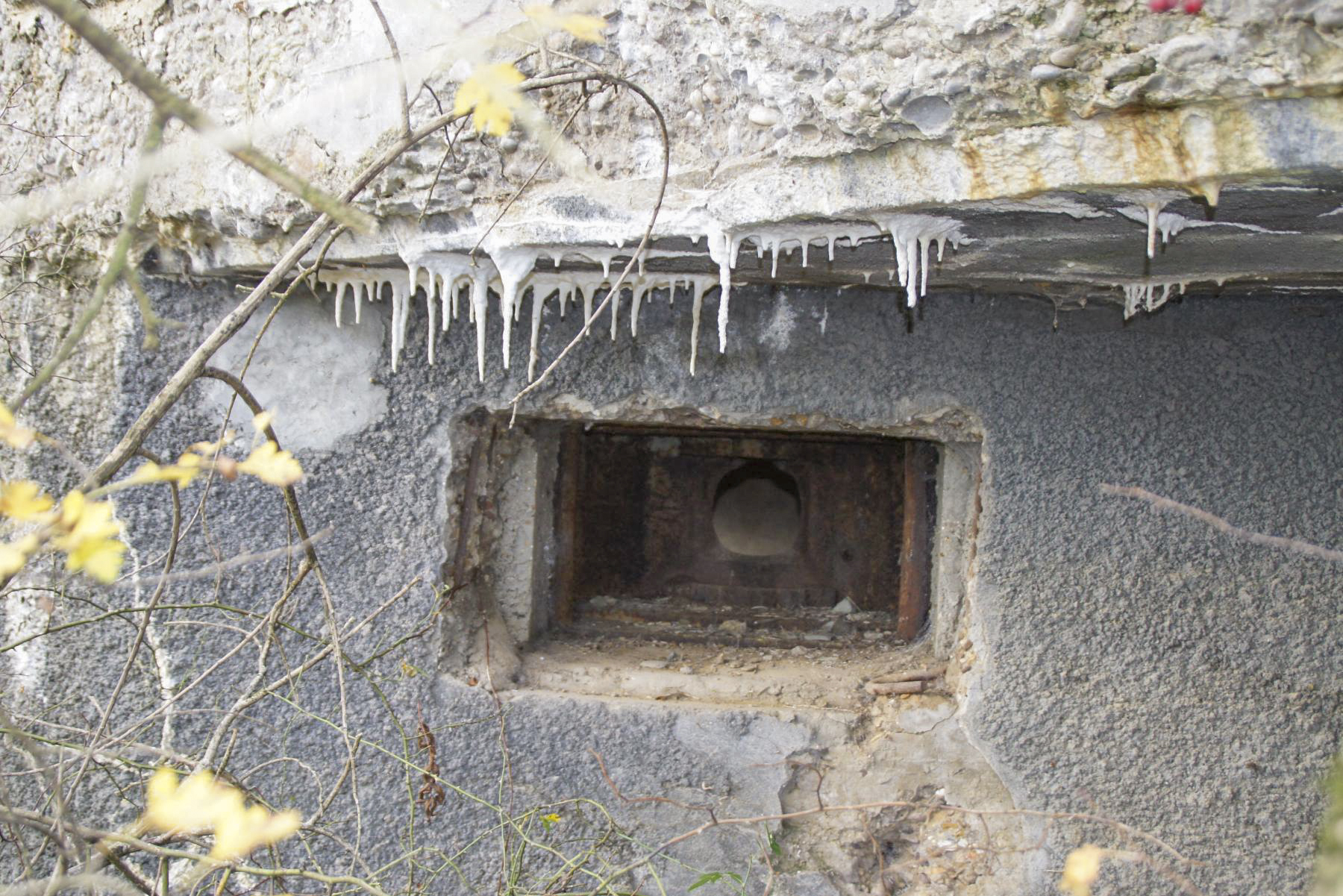 Ligne Maginot - MC19B - MC18 - (Casemate d'infanterie) - Le créneau pour mitrailleuse. - STENGER Mathieu