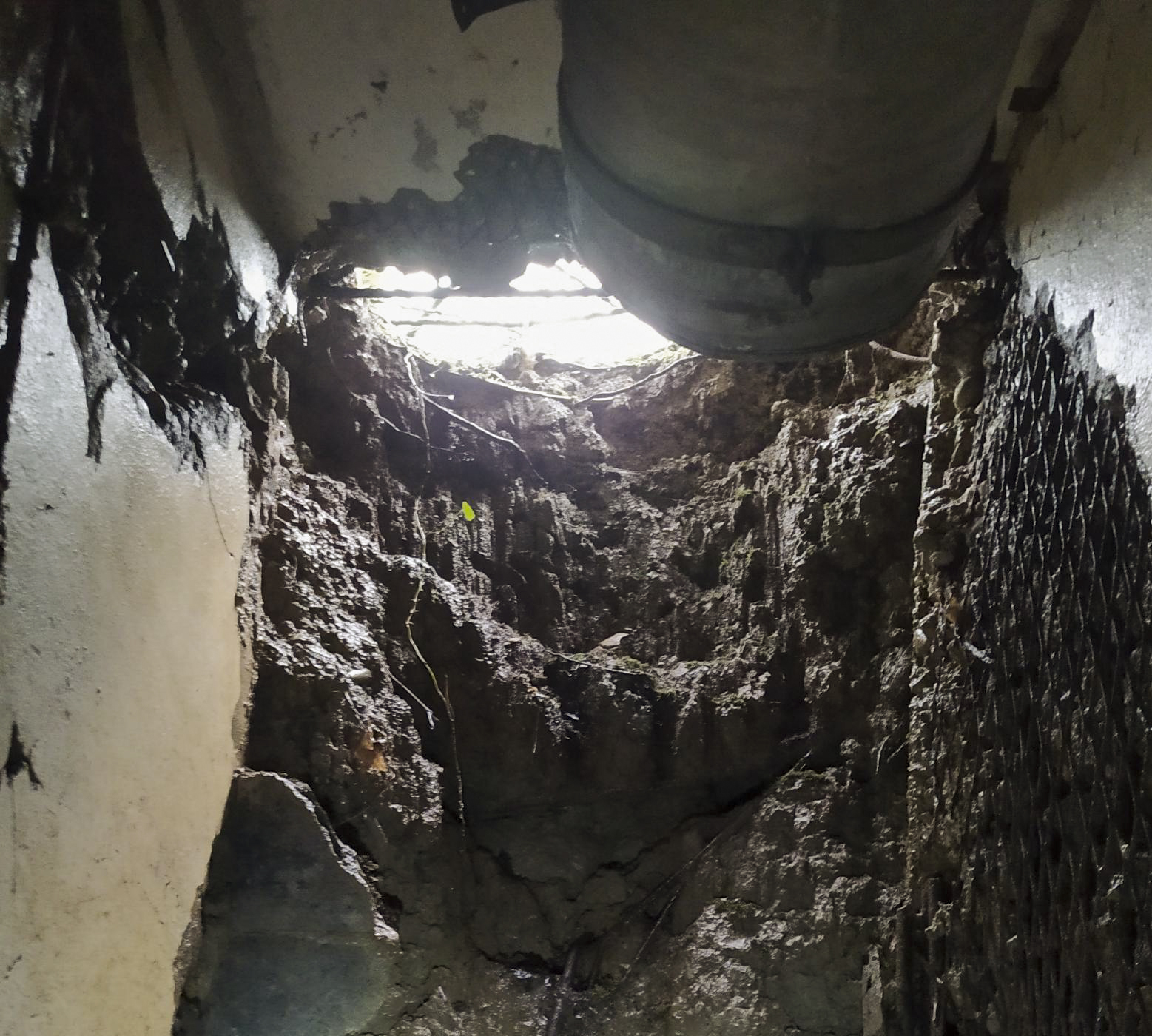 Ligne Maginot - BOIS DE KANFEN - X5 - (Abri) - Couloir arrière rebouché lors de la destruction partielle de l'abri. - Rominoutche