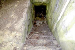 Ligne Maginot - HELFEDANGE - GUINGLANGE (SF FAULQUEMONT) - (PC de Secteur) - PC du temps de guerre
Amorce de galerie vers le chateau      