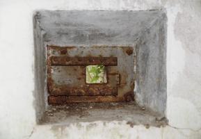 Ligne Maginot - TETERCHEN NORD - (Poste GRM - Maison Forte) - Le poste avancé avant reconstruction
L'intérieur de blockhaus 
Détail d'un créneau