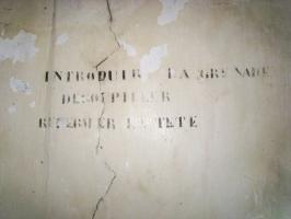 Ligne Maginot - BOIS DE BEUVEILLE - C2 (JACQUELINE) - (Casemate d'infanterie - Simple) - Inscription près du lance grenades