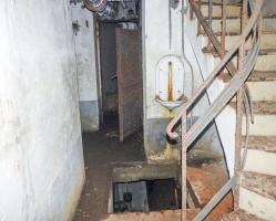 Ligne Maginot - BURE - C33 - (Casemate d'infanterie - Simple) - Les installations sanitaires au bas de l'escalier.