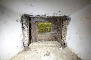 Ligne Maginot - BOIS D'OTTONVILLE - BCA1 - (Casemate d'artillerie) - Créneau de défense rapprochée de l'entrée hommes
