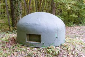 Ligne Maginot - BOUSSE - A24 - (Ouvrage d'infanterie) - Bloc entrée
Cloche GFM factice