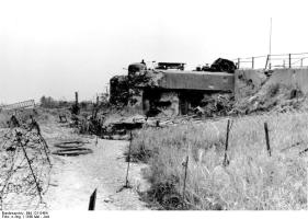 Ligne Maginot - 31/1 - PONT DE BATEAUX DE NEUF BRISACH - (Casemate d'infanterie - Double) - Vue d'ensemble en juin 1940
Le pont rail détruit est visible à l'arrière plan