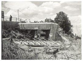 Ligne Maginot - 31/1 - PONT DE BATEAUX DE NEUF BRISACH - (Casemate d'infanterie - Double) - La casemate sous l’occupation. 
Les panneaux de crue rabattus sont bien visibles devant la casemate