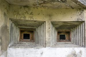 Ligne Maginot - CAVE A CANON - (Ouvrage d'infanterie) - Vue rapprochée des deux créneaux JM
