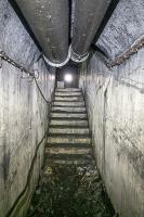 Ligne Maginot - CAVE A CANON - (Ouvrage d'infanterie) - Escalier depuis le sous-sol.
La lumière dans l'axe correspond à l'un des créneaux JM.