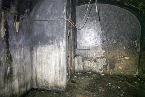 Ligne Maginot - CAVE A CANON - (Ouvrage d'infanterie) - Cuisine.
Sur la gauche, le local à charbon.
