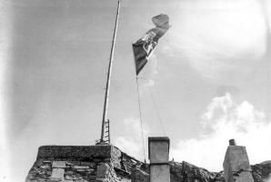 Ligne Maginot - REDOUTE RUINEE - (Ouvrage d'infanterie) - L'avant poste le 02 juillet 1940
Les couleurs italiennes sont hissées sur l'avant poste.