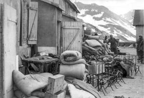 Ligne Maginot - REDOUTE RUINEE - (Ouvrage d'infanterie) - L'avant poste le 02 juillet 1940
Les italiens prennent possession de l'avant poste et de ses équipements.