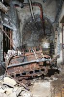 Ligne Maginot - AUMETZ - A7 - (Ouvrage d'infanterie) - L'usine électrique 
Vestige de moteur Renault 6 cylindres, gisant dans le couloir suite aux opération inachevées de démantèlement.